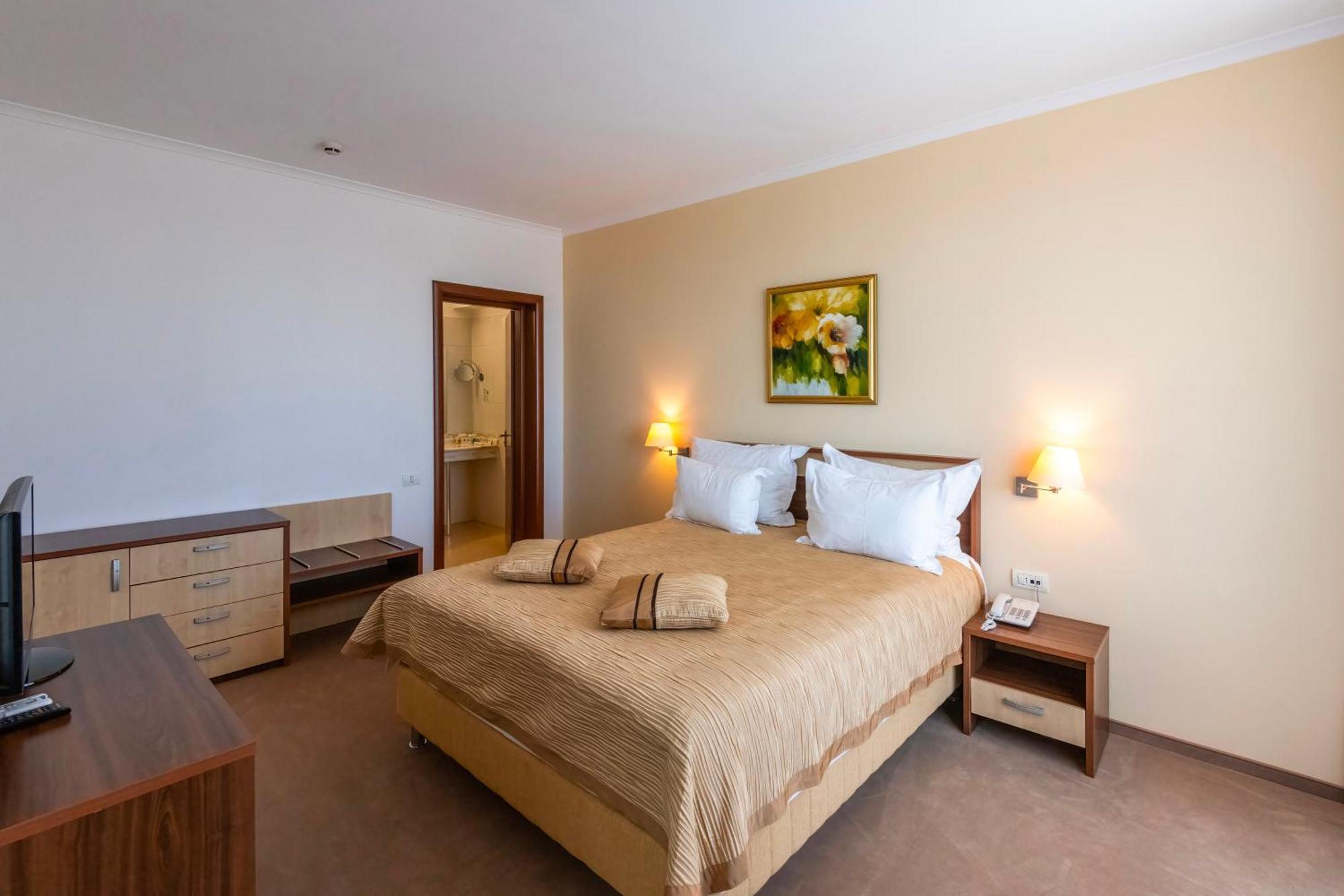Hotel Saturn Kültér fotó