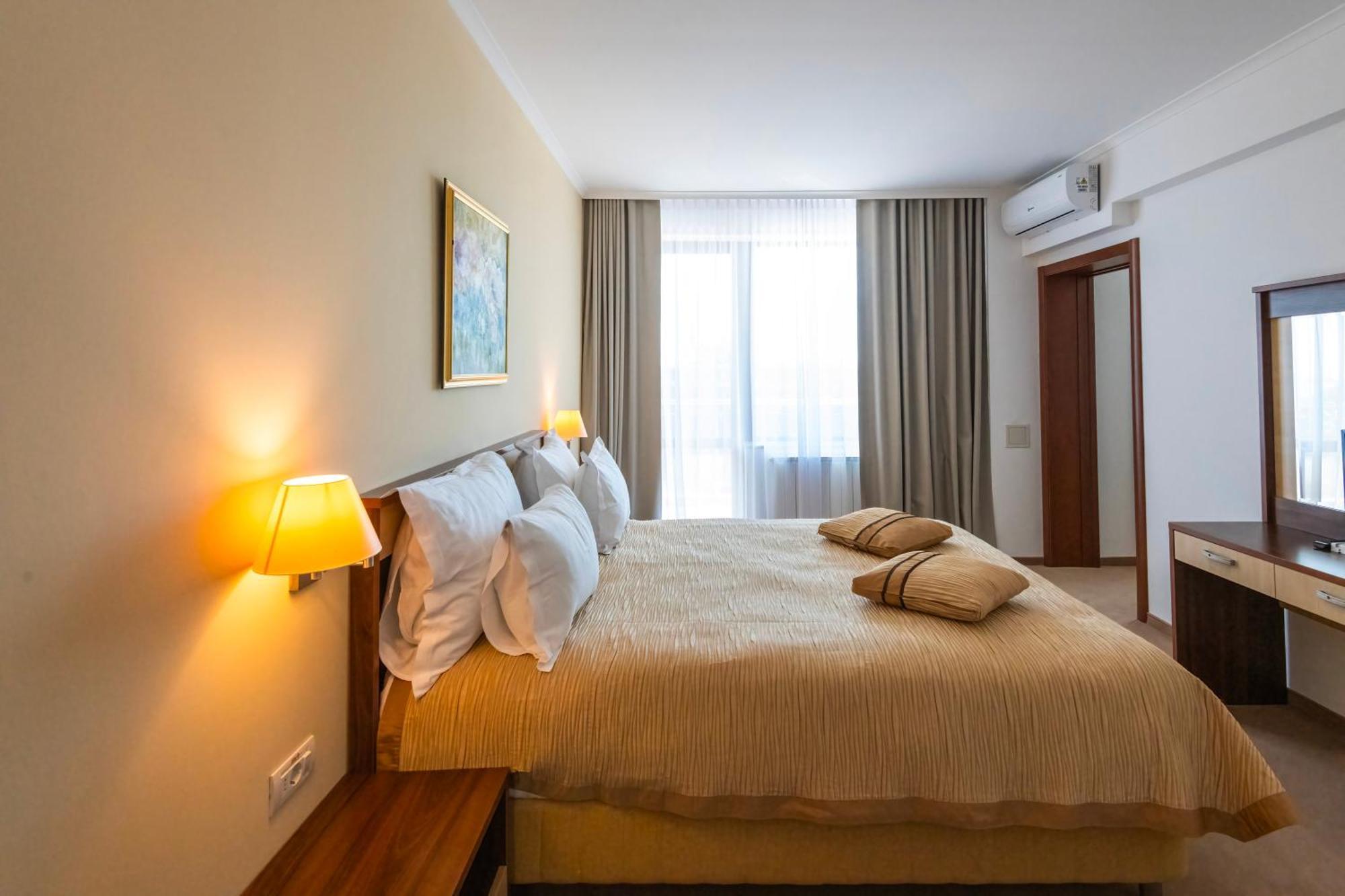 Hotel Saturn Kültér fotó